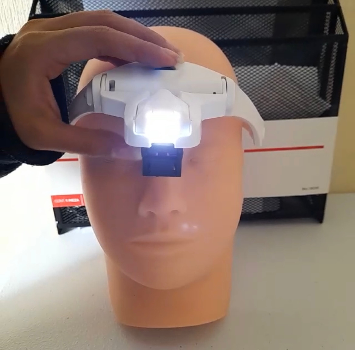 LENTES CON LUZ PARA AMPLIFICACION DE IMAGEN